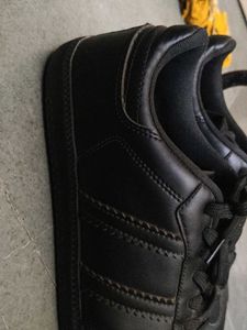 Black Casual Sneakers - Size 44👟