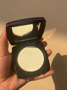 Elle 18 Lasting Glow Compact