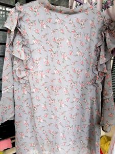 2 Chic Floral Ruffle Top for Women