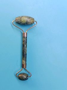 JADE ROLLER SKINCARE TOOL