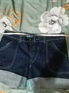 Levi&#39;s Cuffed Denim Shorts