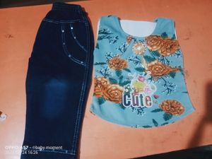 Small children&#39;s clothes are available in our shop