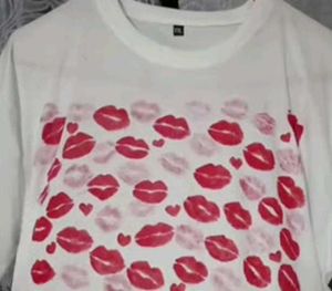 Kiss Print Tee