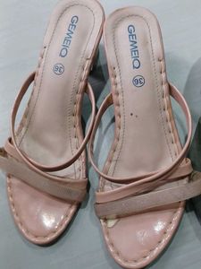 Pair Of 2 Sandals Ideal For DIY