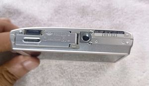 Sony Cybershot DSC-T200 8.1MP Digital Camera