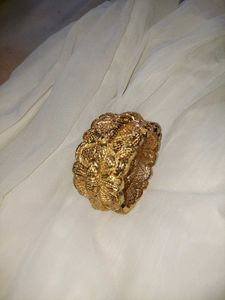 Elegant Gold Bangle