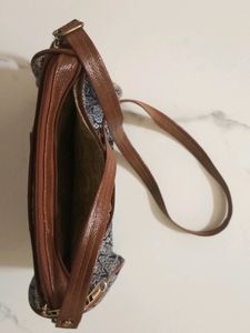 Stylish Sling Bag With 3 Pockets
