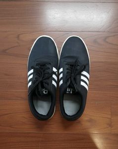 Men Black & White Sneakers
