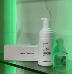 Derma Essentials Mfine Cleanser
