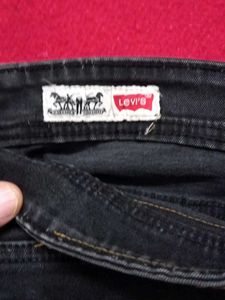 Levi&#39;s black used jeans stretchable Meterial