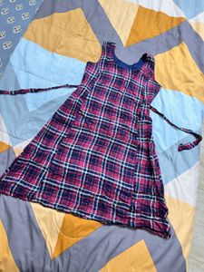 Casual Knee Lenght Dress With Extra Hand