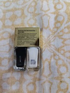 (Sealed)Myglamm Black &amp; White Nail Polish For Wome