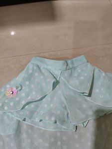 Iscut Top C Green  With Floral Print