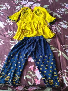 Yellow &amp; Navy Girls Outfit