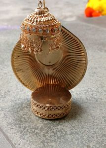 Golden Showpiece