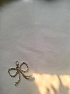 trendy silver bow bag charm 🦢