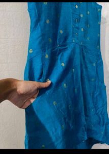 sale Blue Sleeveless kurti