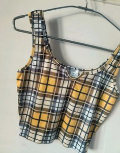 SSS : Cute Yellow plaided crop top😍