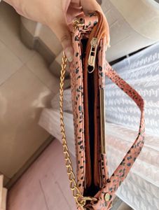 🧨TRENDY SLING BAG -ONLY @130