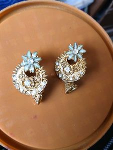 Golden jhumke earring