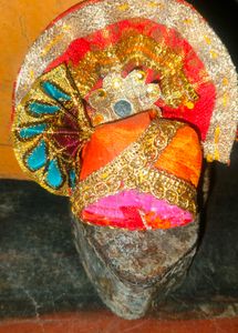 kanha mukut /topi
