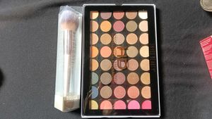 Swiss Beauty Eyeshadow Palette And Brush