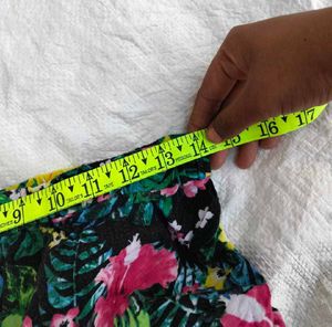 🎁Buy 1, Get 1 Free🎁Floral Print Shorts Size S