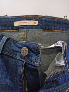 Levi&#39;s 711 Skinny Jeans