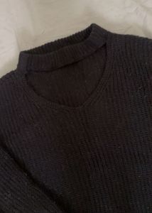 V Neck With Chockar Pattern Top