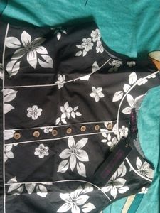 Beautiful Kurti Of Black 🖤 n White 🤍 flowers