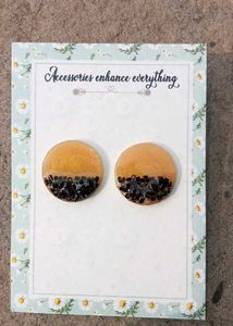 Hand made resin earing In round shape