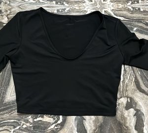 Black Long Sleeve Crop Top