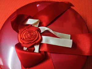 Red Colour Round Metal Box