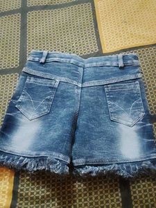 Top &amp; Hot Pant Set For Girls.