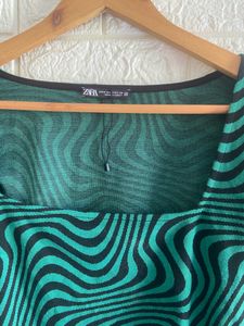 Zara Puffed Sleeve Top