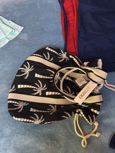 Outry Beach Drawstring Bag