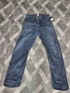 Levis 28 Waist Girls Premium Jeans🔥🔥🔥