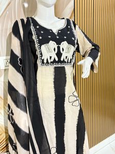 Black &amp; Beige Embroidered Salwar Kameez