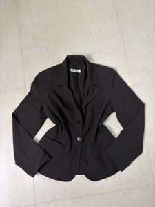 Chic Black Blazer 🫶🏻( small defect not visible)