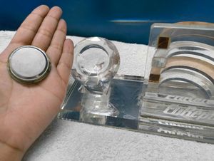 Glass Penstand With Clock