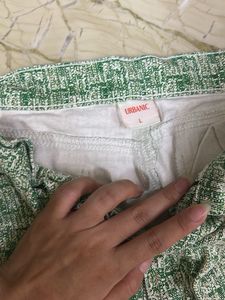 Green &amp; White Patterned Cropped Pants