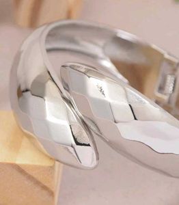 Trending Snake Bracelet Anti Tarnish.