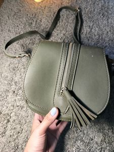 Beautiful Olivia Colour Sling Bag 💚💚💚