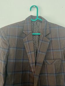Classic Brown Checkered Blazer – Elegant Design, P