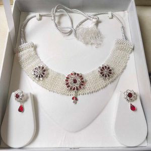 925 Pure Silver Elegant Necklace with earrings.