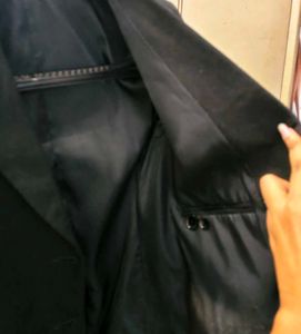 WOMEN&#39;S BLAZER BLACK