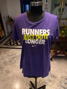 NIKE women’s Tshirt In Size XL