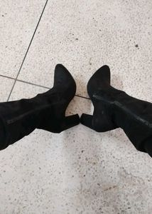 Stylish Black Thigh High Boots