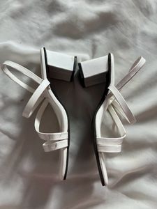 🌸 White Heels 🌸