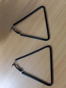 Black Coloured Triangular Shaped Hoops